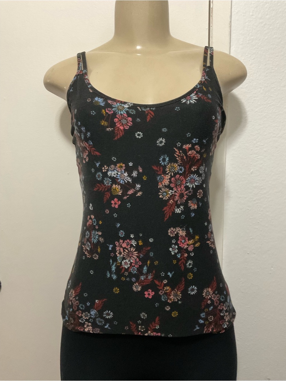 Mudd women’s black Floral Scoop Neck Cami Tank Top size xxs